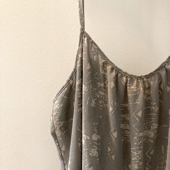 F21 size L maxi dress in grey pattern - Picture 2 of 4